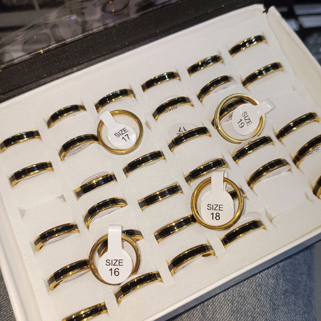 GROSIR CINCIN TITANIUM RING HITAM LIST GOLD PER BOX