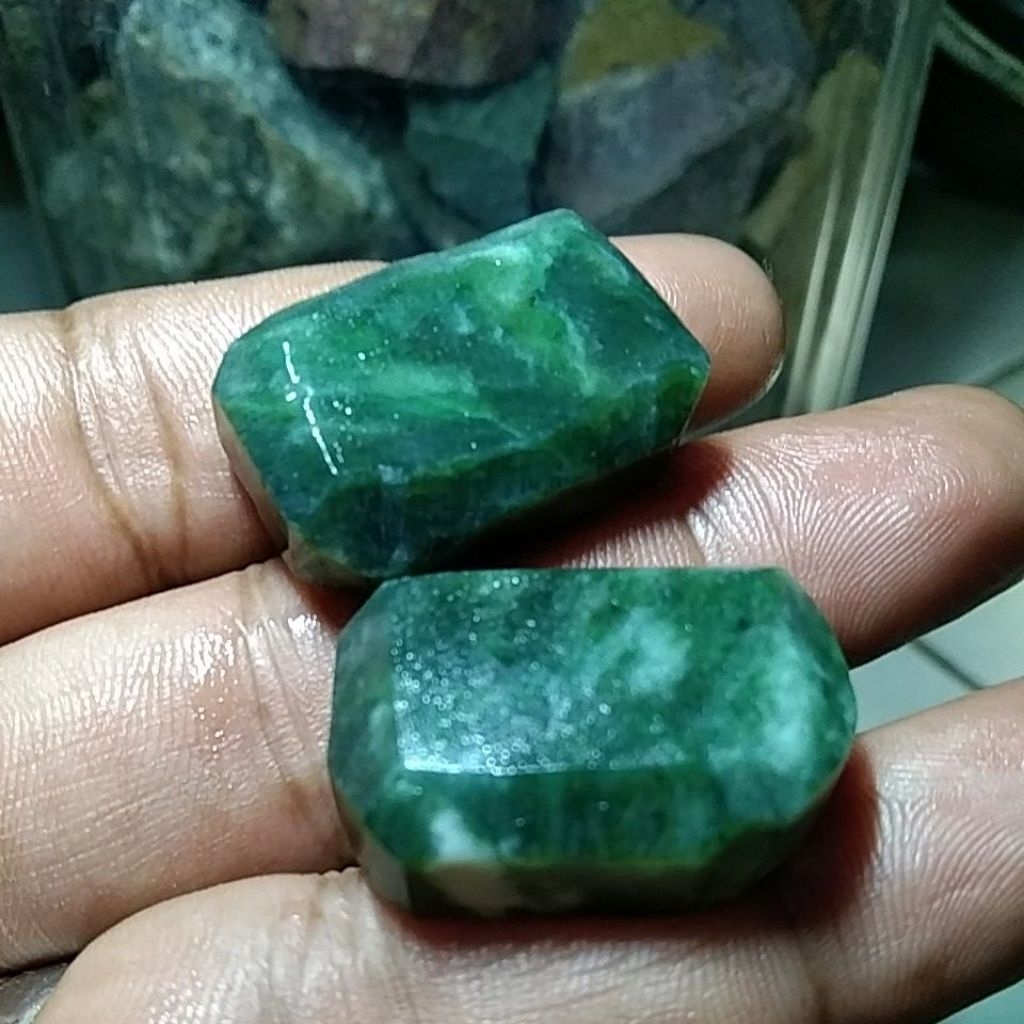 BATU GIOK NEPHRITE LUMUT HIJAU CRYSTAL