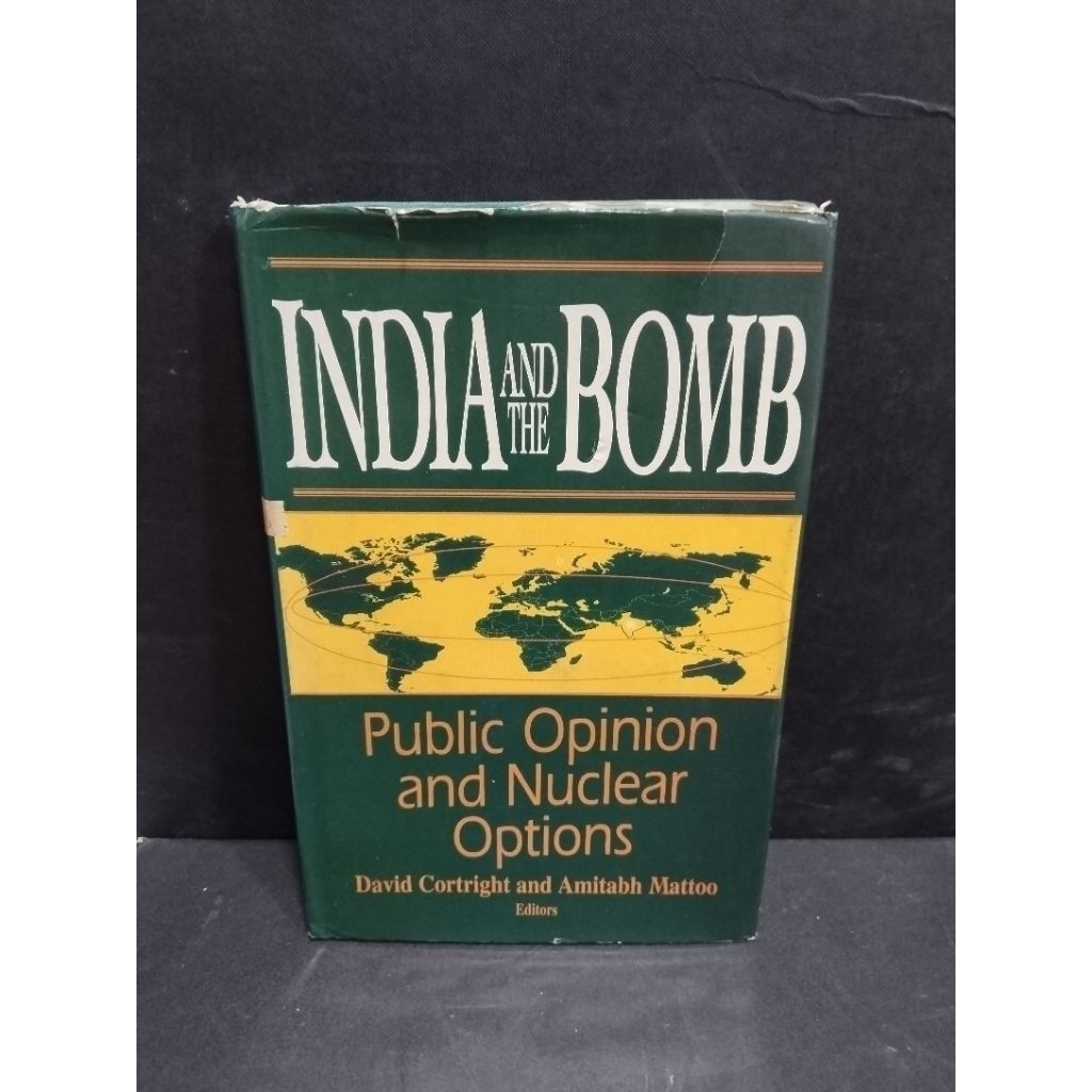 Buku original INDIA AND THE BOMB by David Cortright