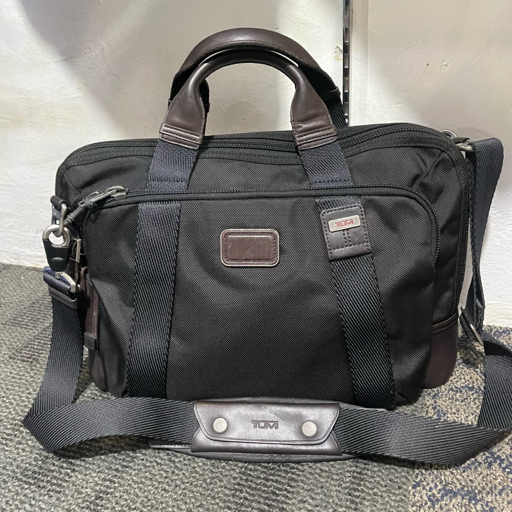 preloved tumi messenger