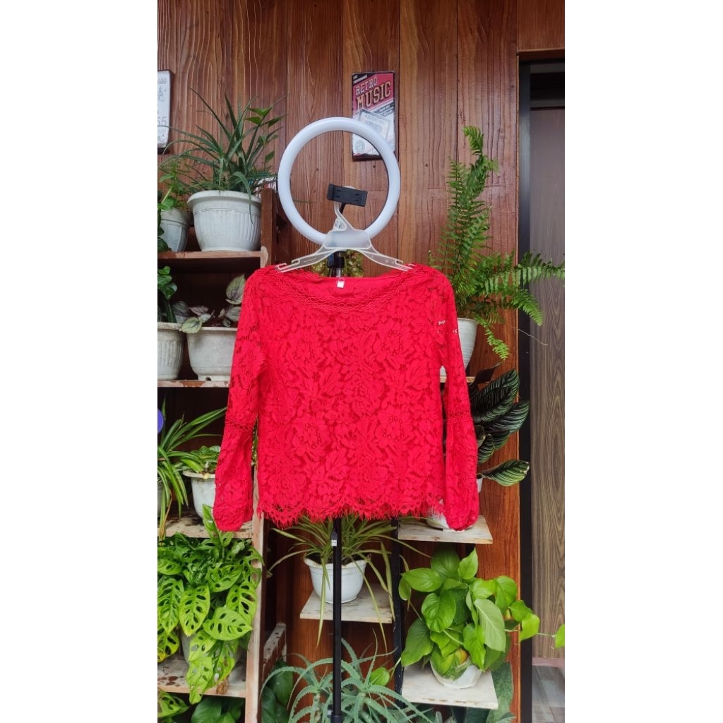 Blus Brokat Lengan Panjang (Warna Merah)