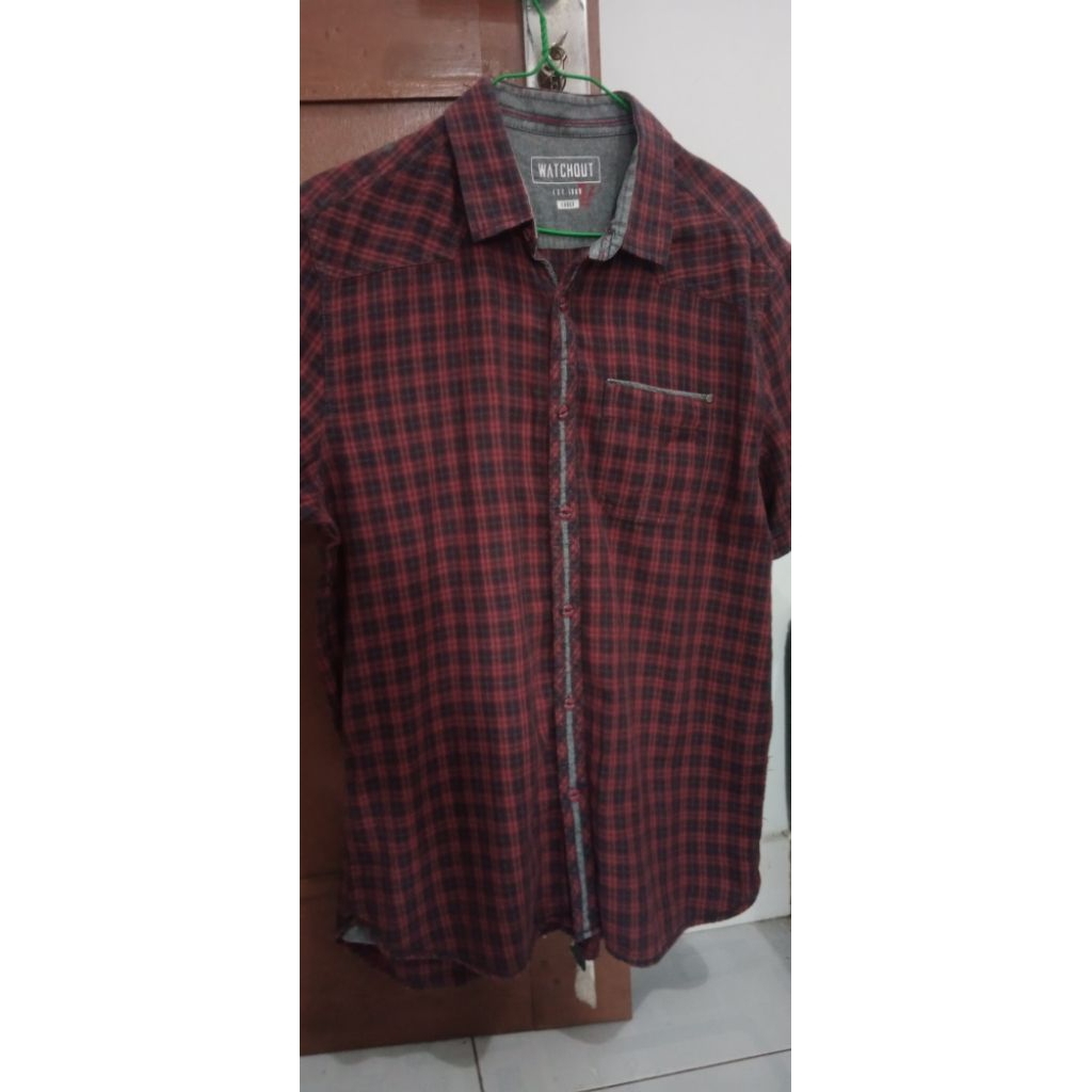 kemeja flanel watchout  maroon