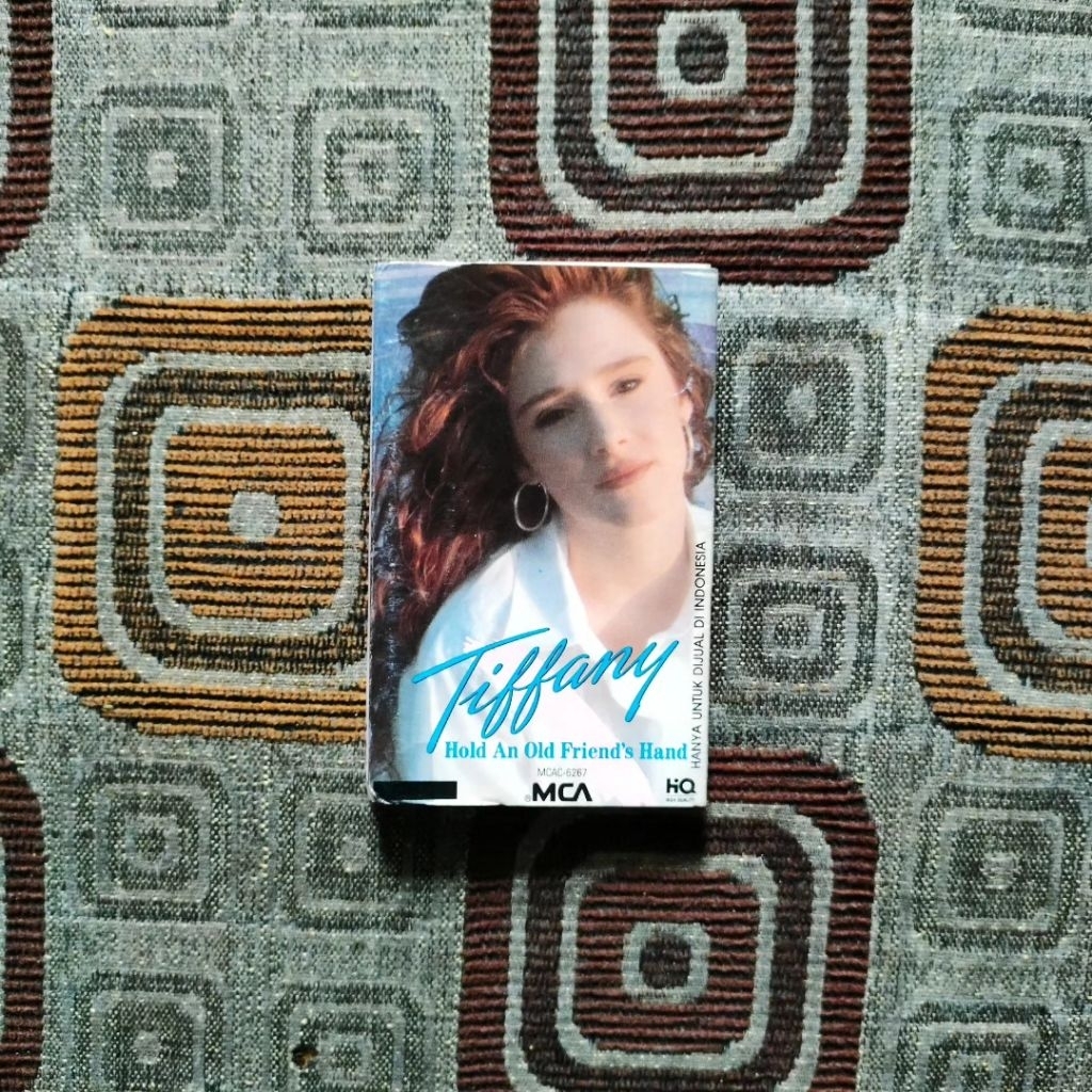 kaset TIFFANY - HOLD AN OLD FRIEND'S HAND