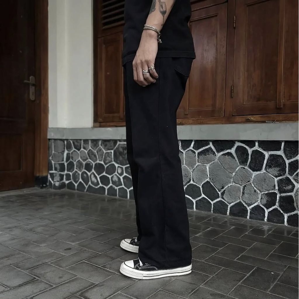 Edward Kelley, Loose Fit Straight Solid Black Denim Pants Celana