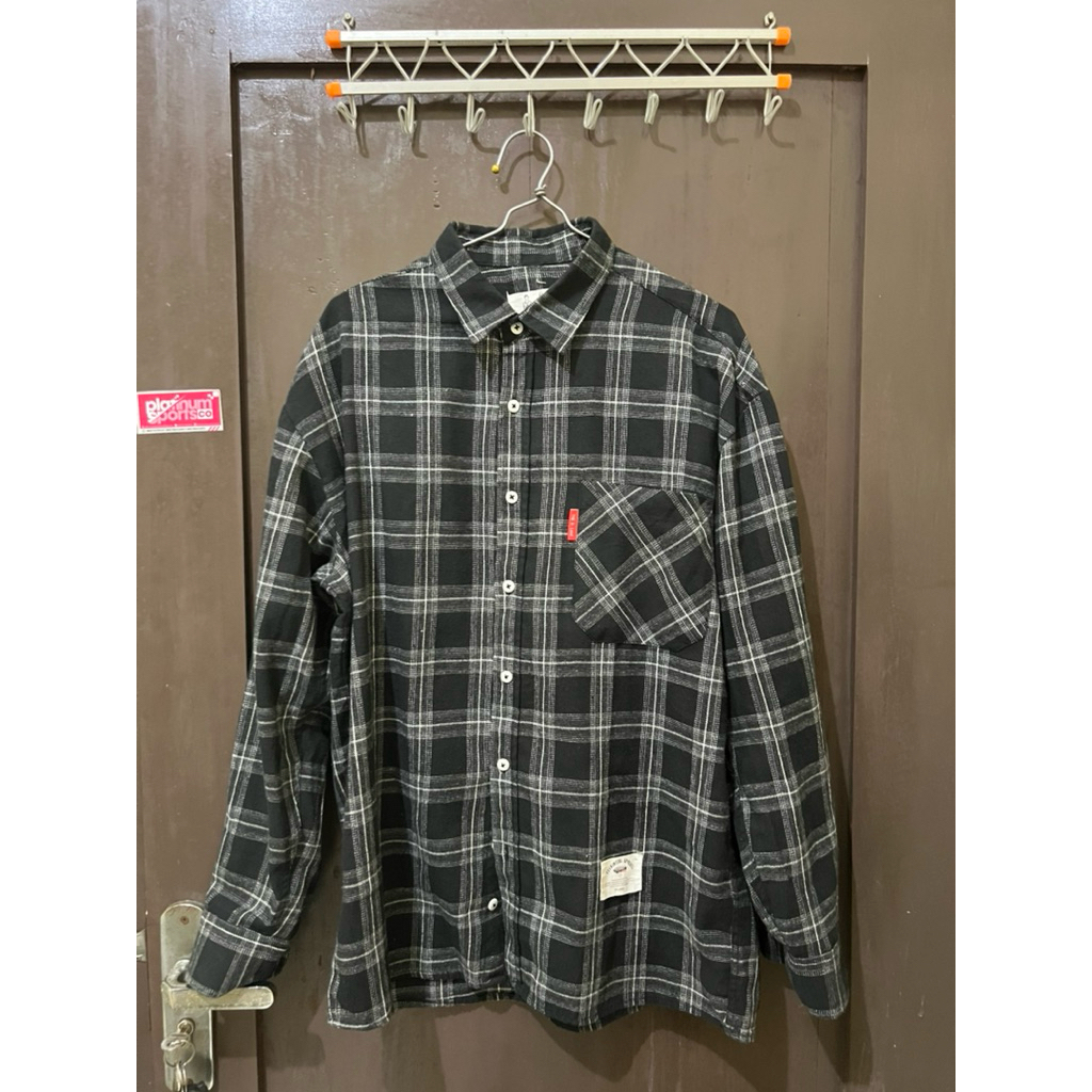 Kemeja Flannel The D. Land