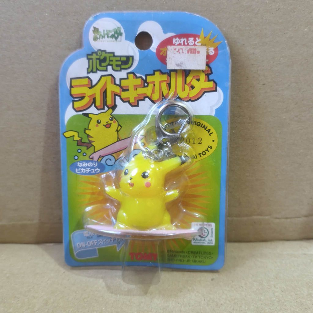 Pokemon pikachu surfing vintage tomy keychain very rare