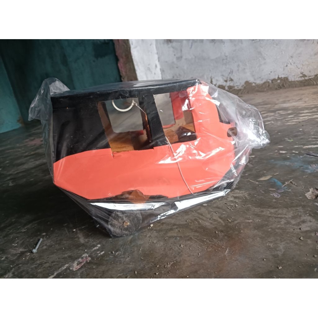 mainan bajaj bajaj an berbahan kayu dan triplek dan  sudah ada suara khas nya sendiri