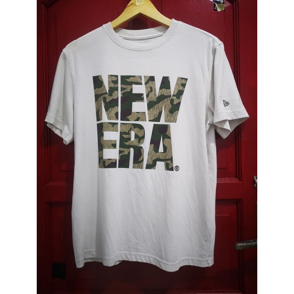 KAOS PRIA KASUAL NEW ERA CAMO