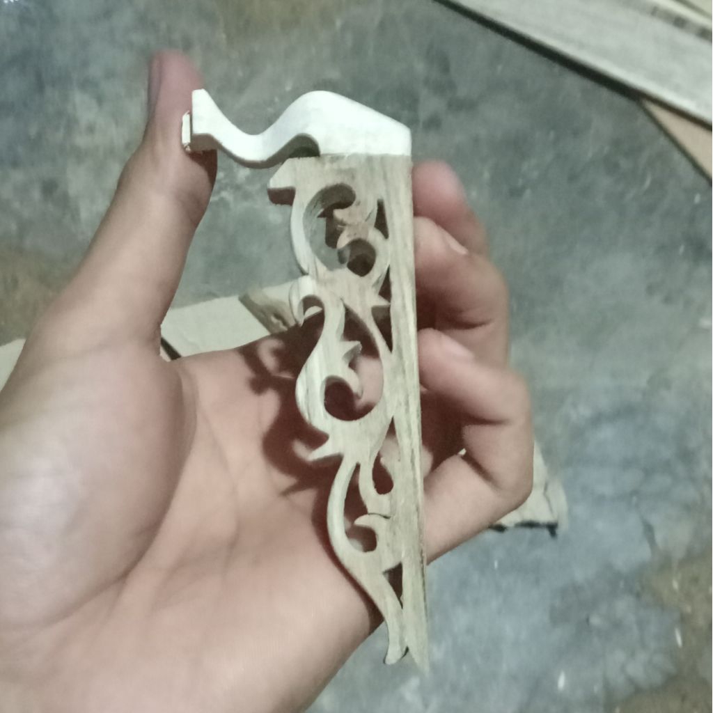 Kaki Sangkar Cungkok Ukiran Kayu Jati – Tatakan Sangkar Ukir Klasik