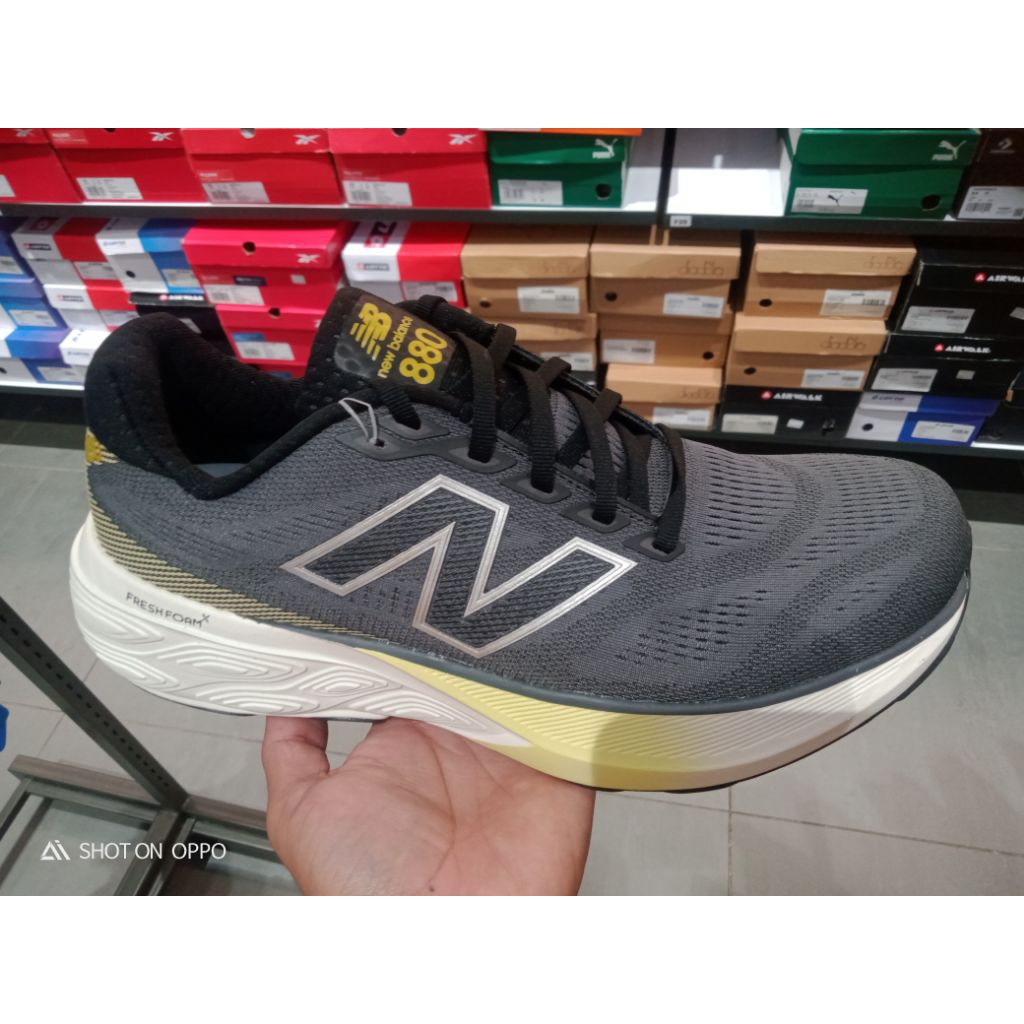 SEPATU NEW BALANCE 880 MEN SHOES 100% ORIGINAL RESMI BNIB