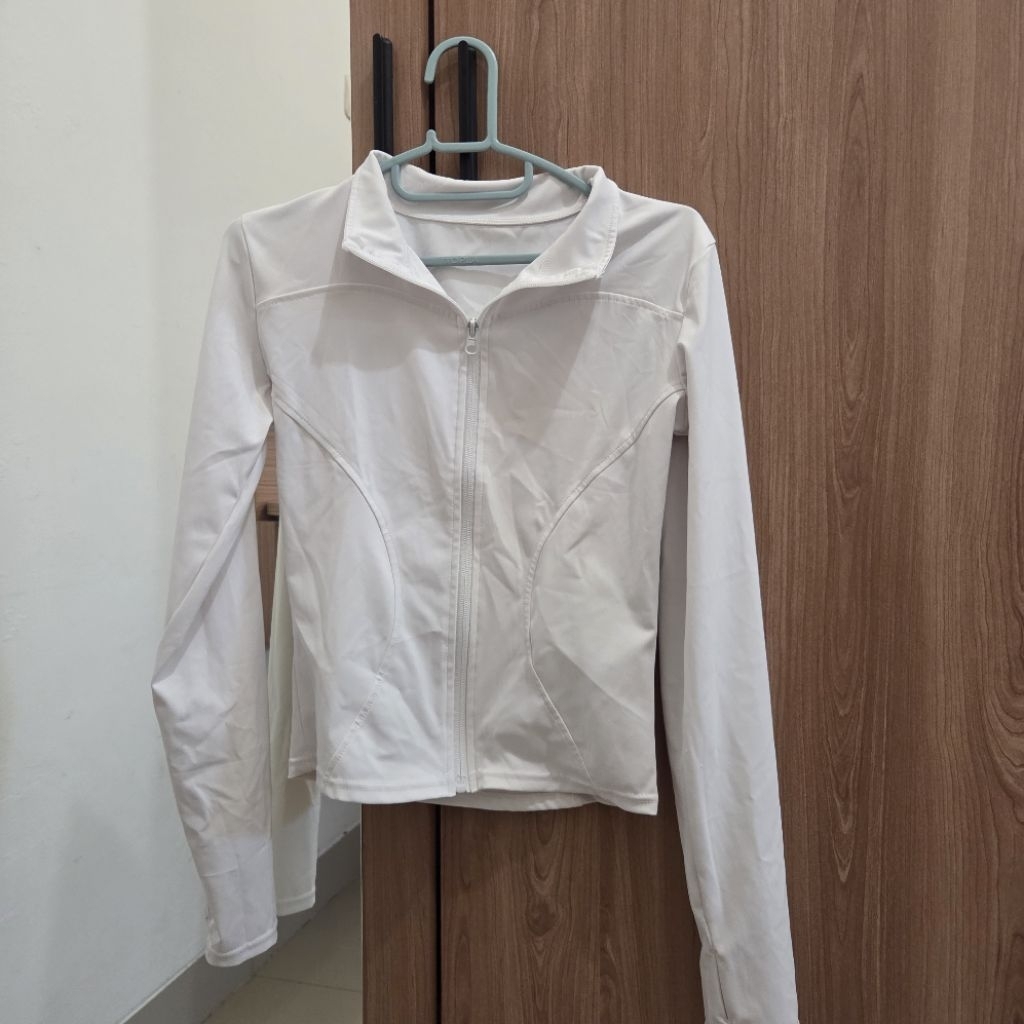 preloved jaket olahraga anti uv