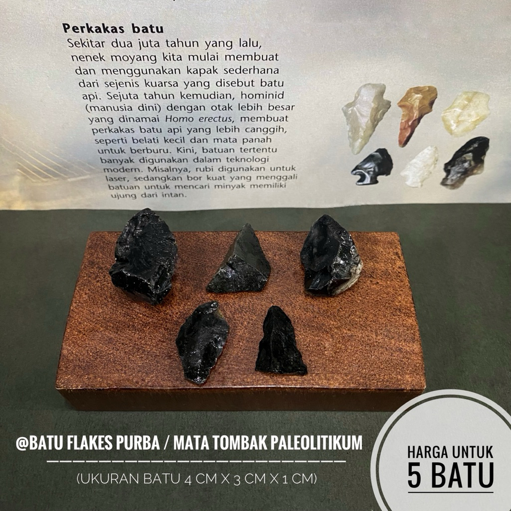 Batu Flakes Purba C37 atau Mata Tombak Paleolitikum atau Kapak Batu Hitam atau Batu Rijang Purba ata