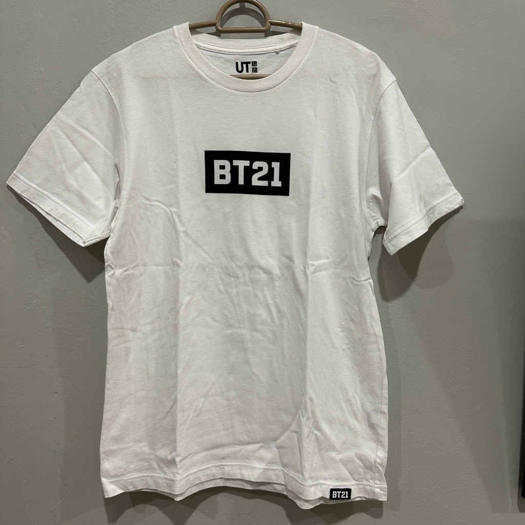 (22) UNIQLO x BT21 Kaos Original bts