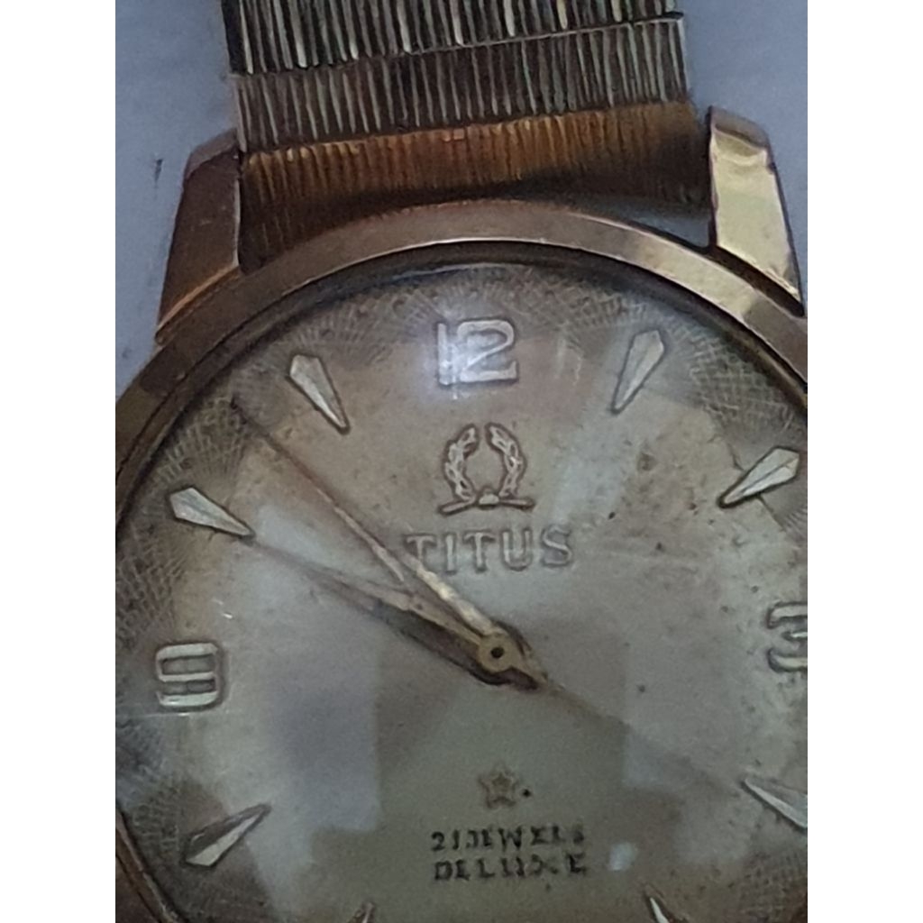 jam tangan titus kuning