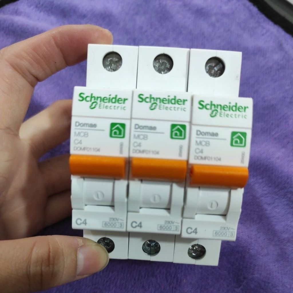 MCB Schneider C4 DOMF01104 ORIGINAL