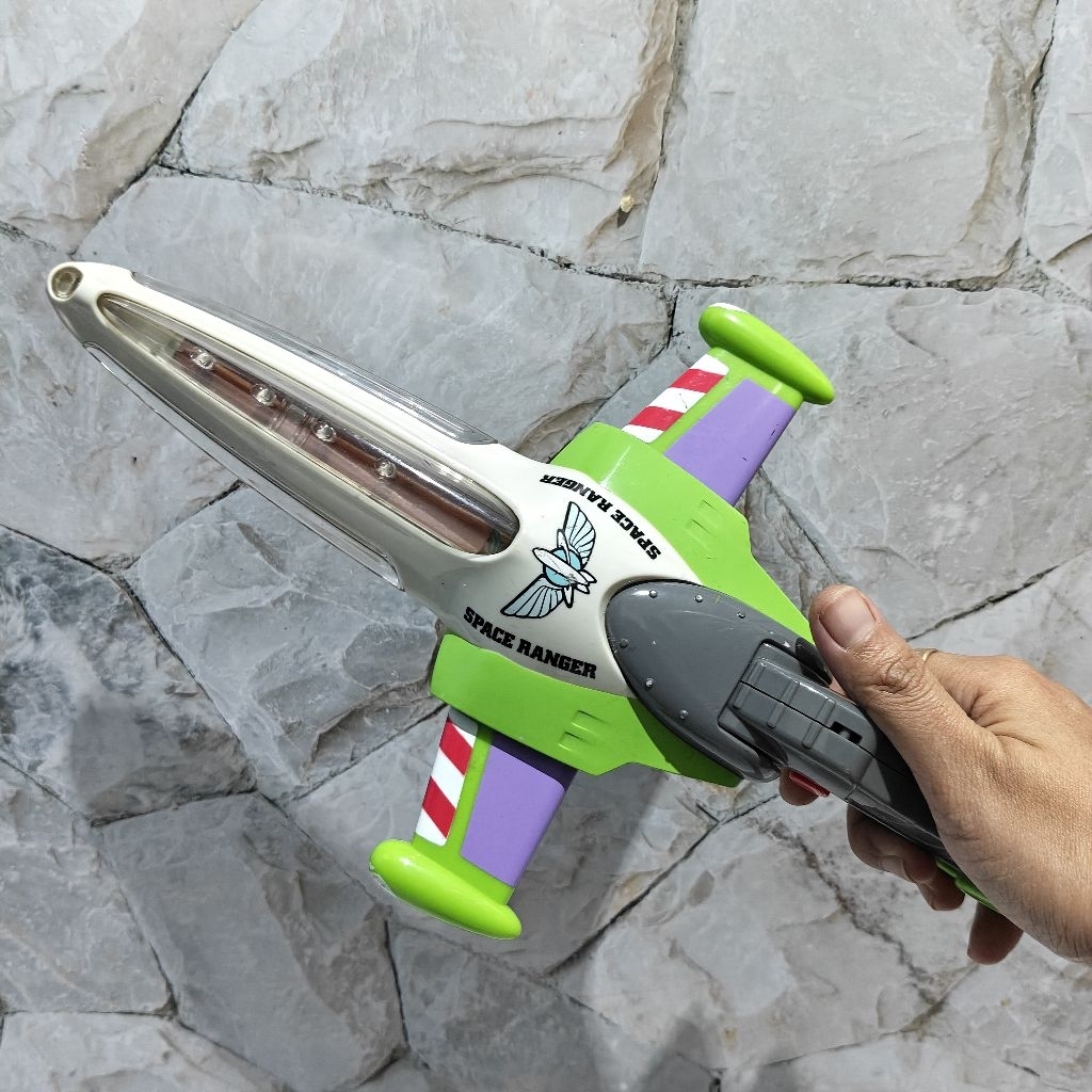 Mainan Elektrik Buzz Lightyear Sword & Blaster Gun Toy merchandise resmi Tokyo Disneyland.