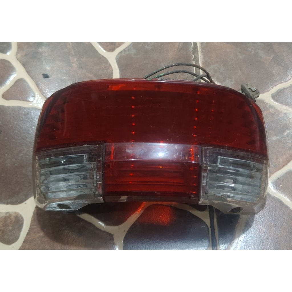 replektor lampu stop belakang set Yamaha Vega kama fizr original