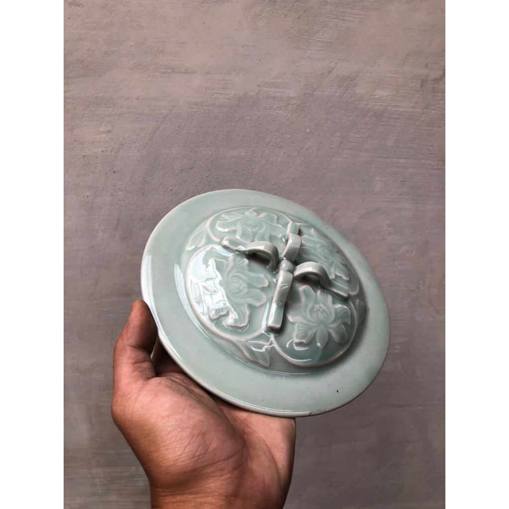 Tutup guci antik Cina tua