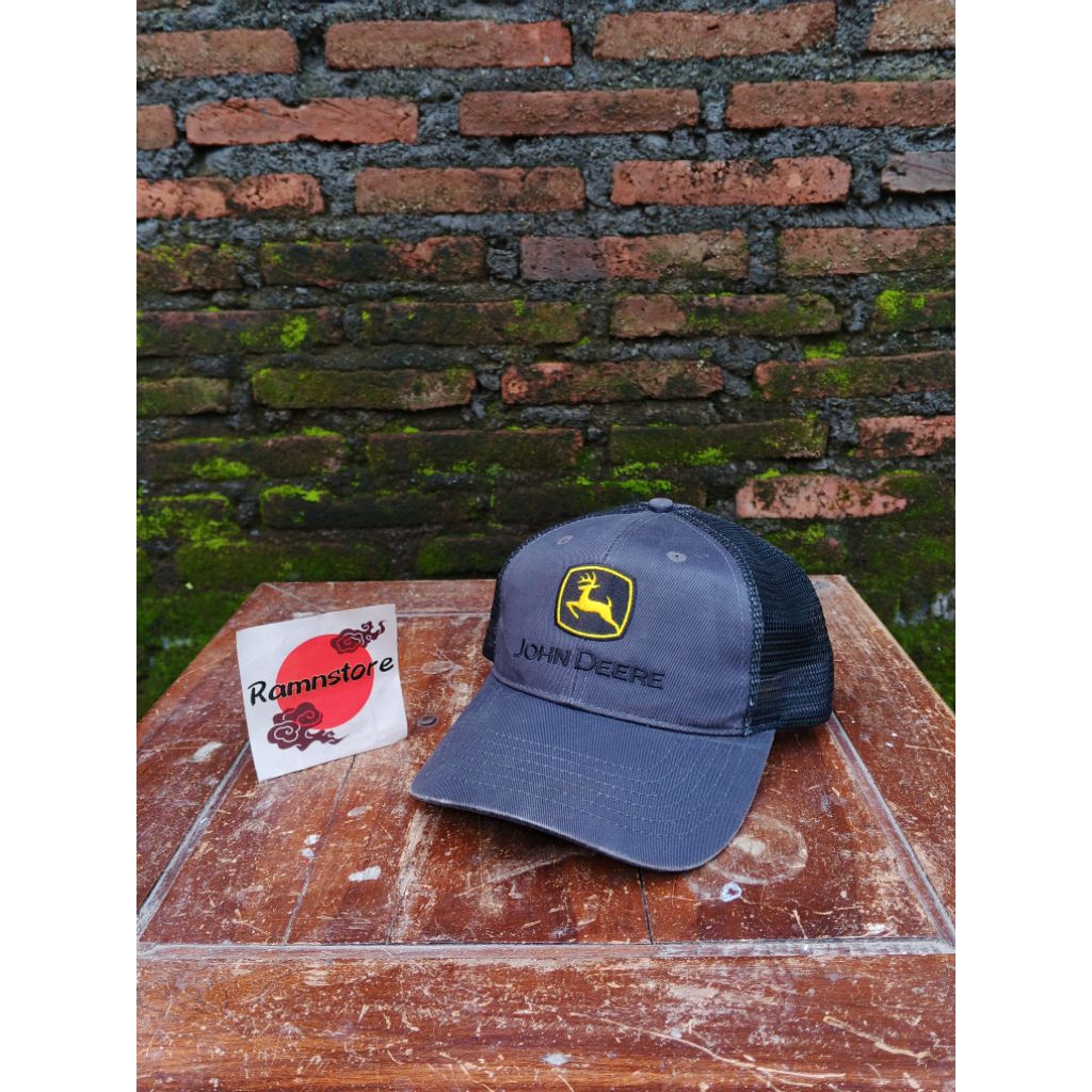 topi john deere trucker