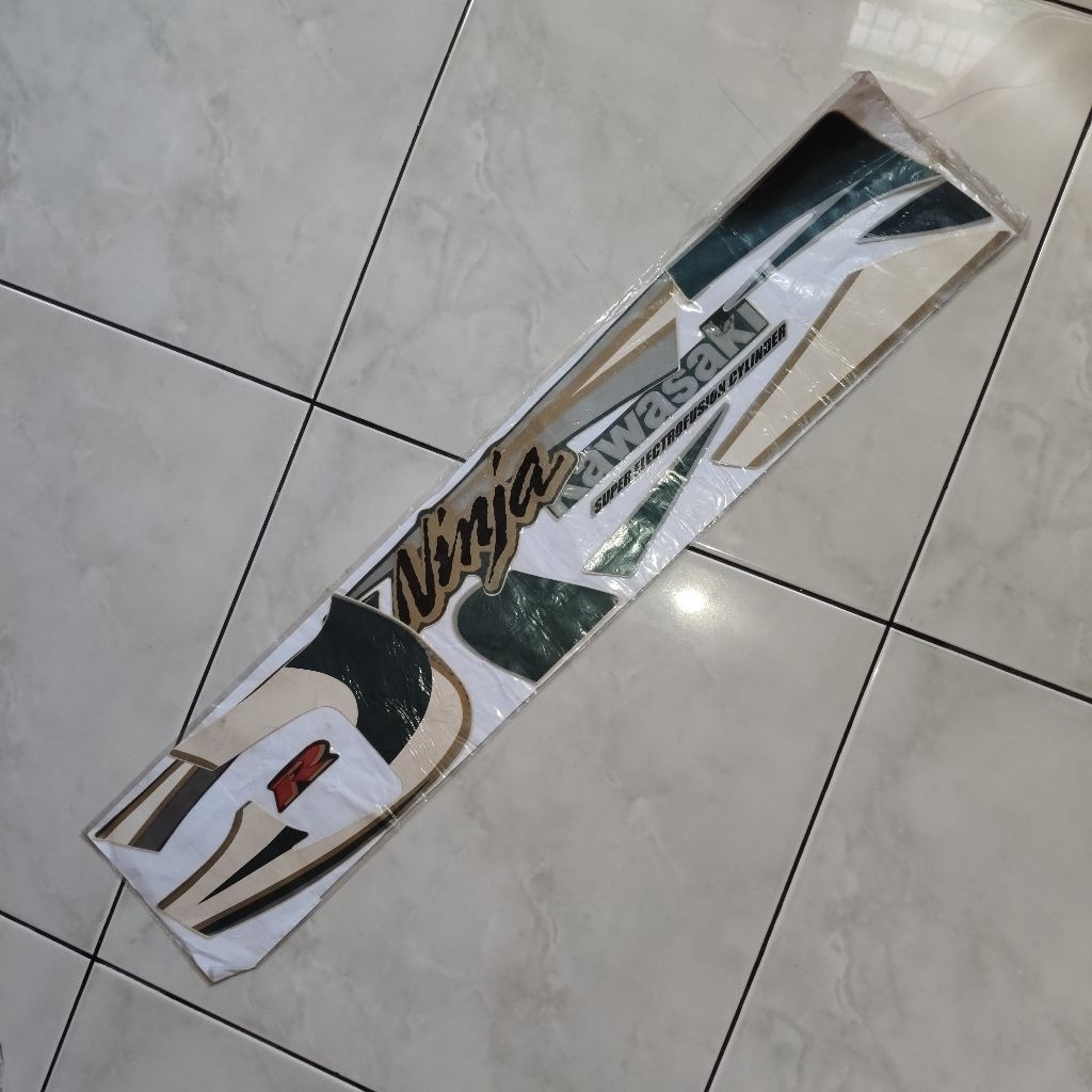 lis body striping stiker Kawasaki ninja 150 R 2005 hijau tua