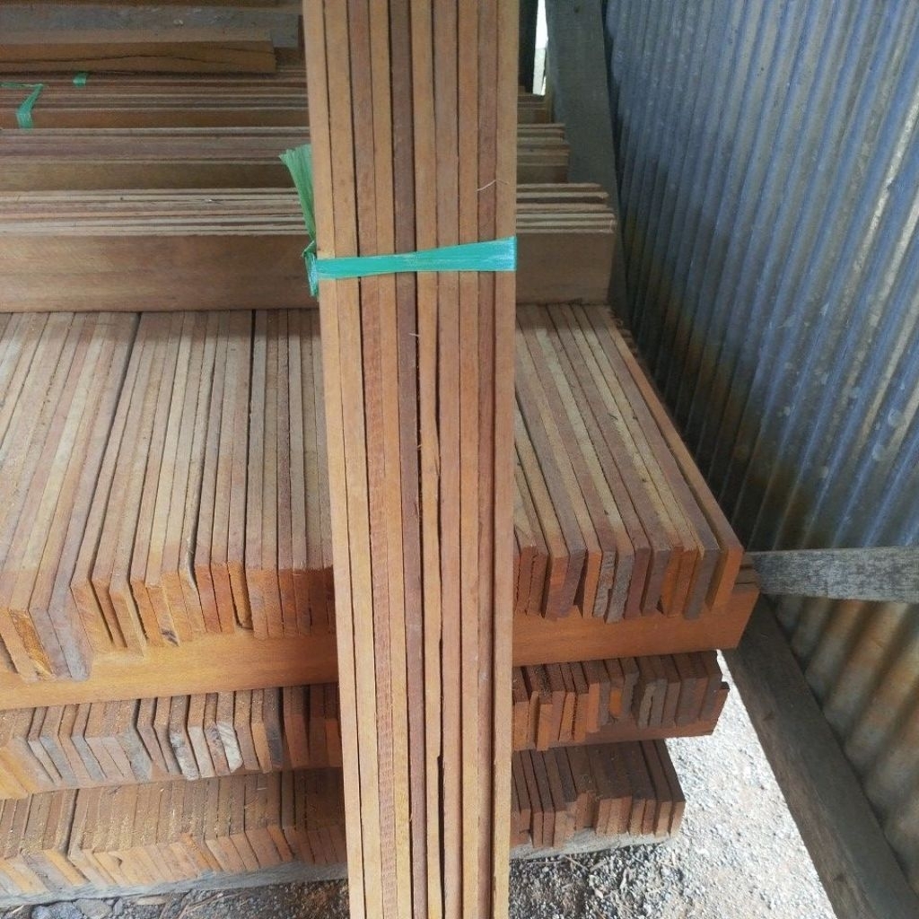 Lis papan kayu Ulin/Stik ulin/Reng kayu/jidar/Lantai perahu (jukung)/kayu pagar/Balok papan