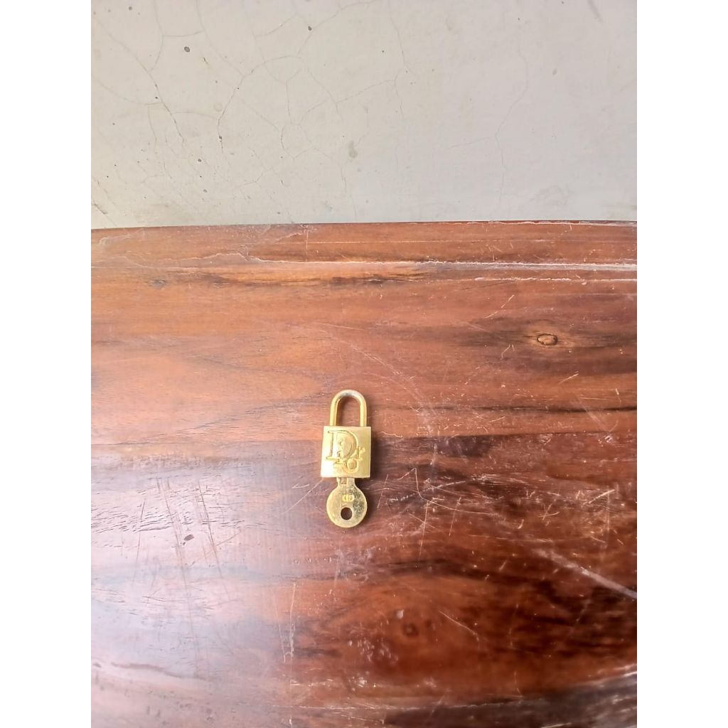 Gembok, kunci kcl tas CD (Dior) Authentic. PL