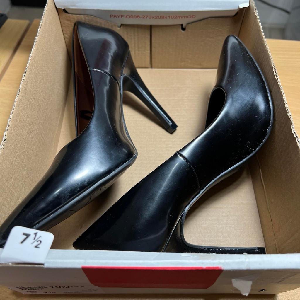 Sepatu Heels Payless Fioni Womens Habit Pump - Black NGO Ukuran US 7,5