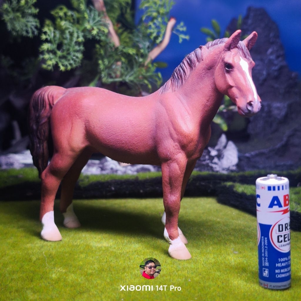 Collecta Hackney Stallion Chestnut horse kuda figure