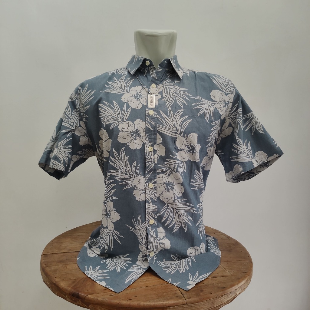 Kemeja Quiksilver Floral Biru Muda Short Sleeve Second Eksklusif Size: L (US) - (AVPBZ016)
