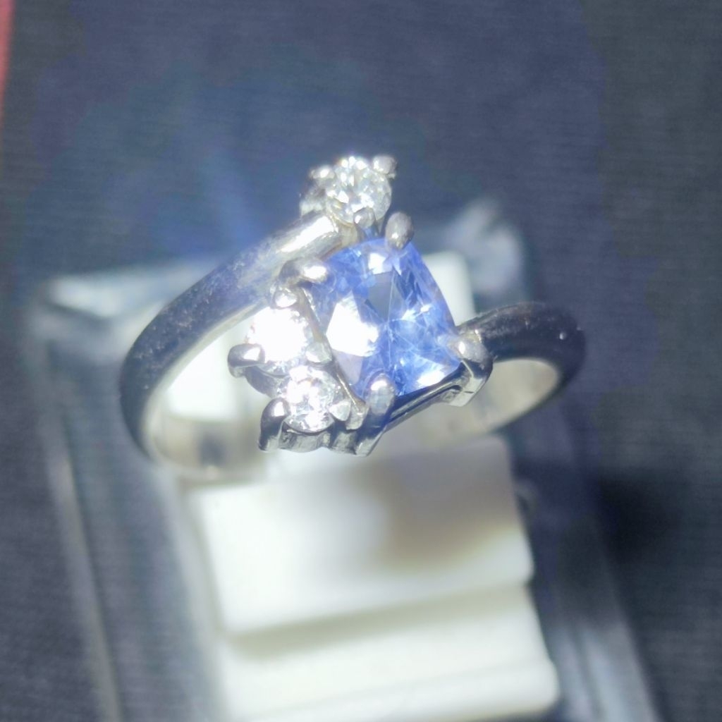 Natural Blue Sapphire ( Woman Ring )