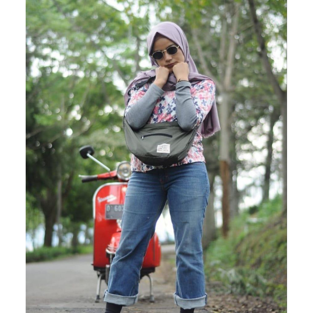 Sling Bag Water Resistant Hijau Army/ Tas Slempang Wanita dan Pria Hijau Army / Tas Unisex Fashionab