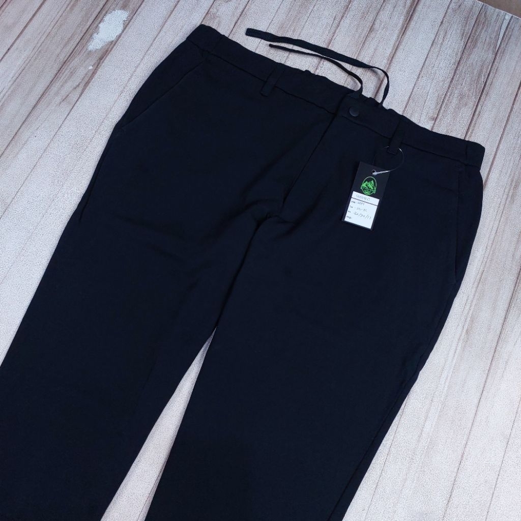 UNIQLO size 32-33 celana gunung outdoor second original