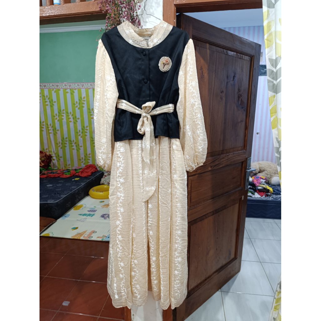 puspa dress warna cream
