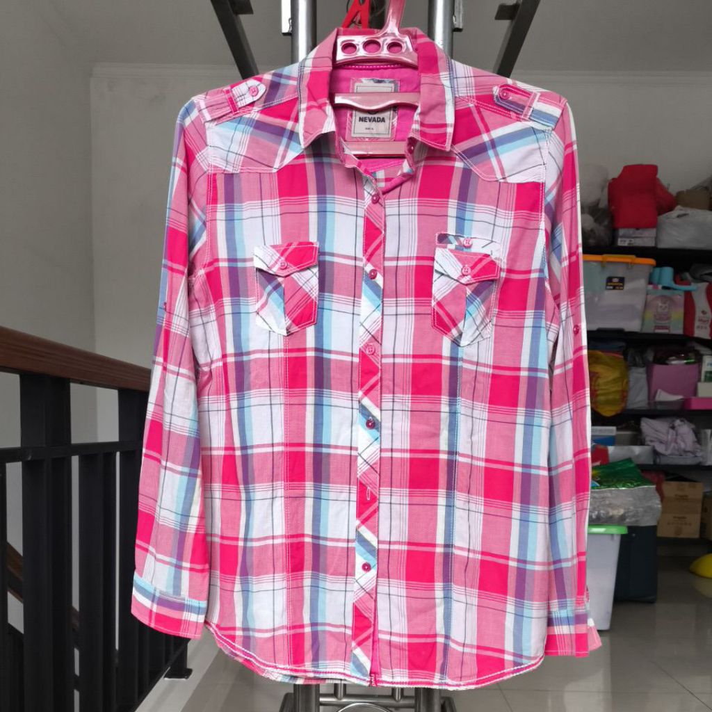 PRELOVED KEMEJA LENGAN PANJANG WANITA GARIS-GARIS KOTAK KOTAK "NEVADA"