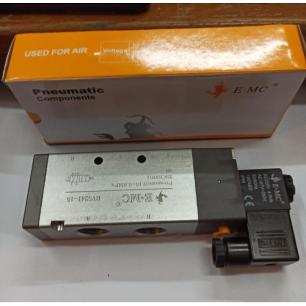 Selenoid Valve RV5241-15 EMC Pneumatic AC220V / DC24V