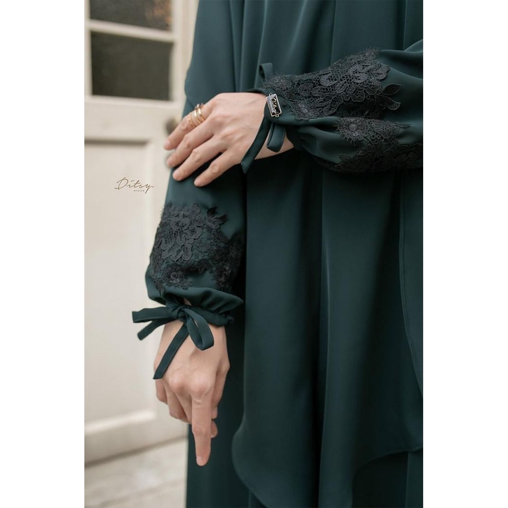 Ditsy Lucerys Galaxy NidaDarkOnixgreen Size M