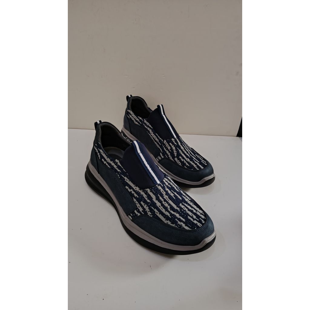 Obermain Sepatu Pria Size 45