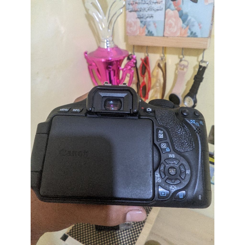 KAMERA CANON 600D NO MINUS