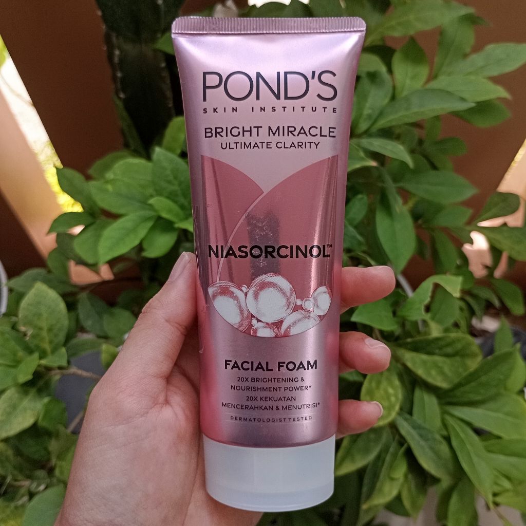 Ponds Pond's Bright Miracle Ultimate Clarity Niasorcinol Facial Foam 100G 100 G 100ml 100 ml sabun c