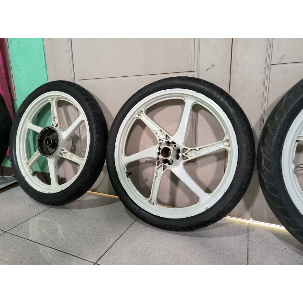 Jual Velg Fullset Ban Pirelli Original Yamaha Jupiter Z CW Castwheel 5TP YIMM