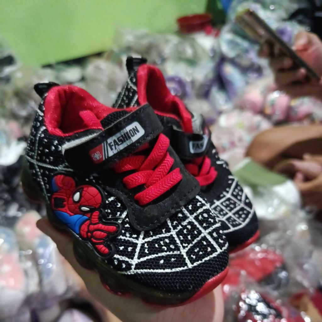 sepatu LED spiderman