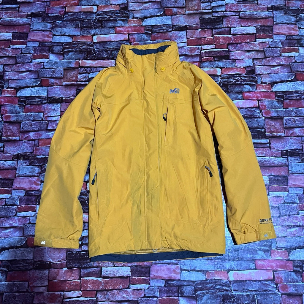 Jaket outdoor Gore-tex Millet ( Size M || Lebar dada 56 CM Panjang 64 CM )
