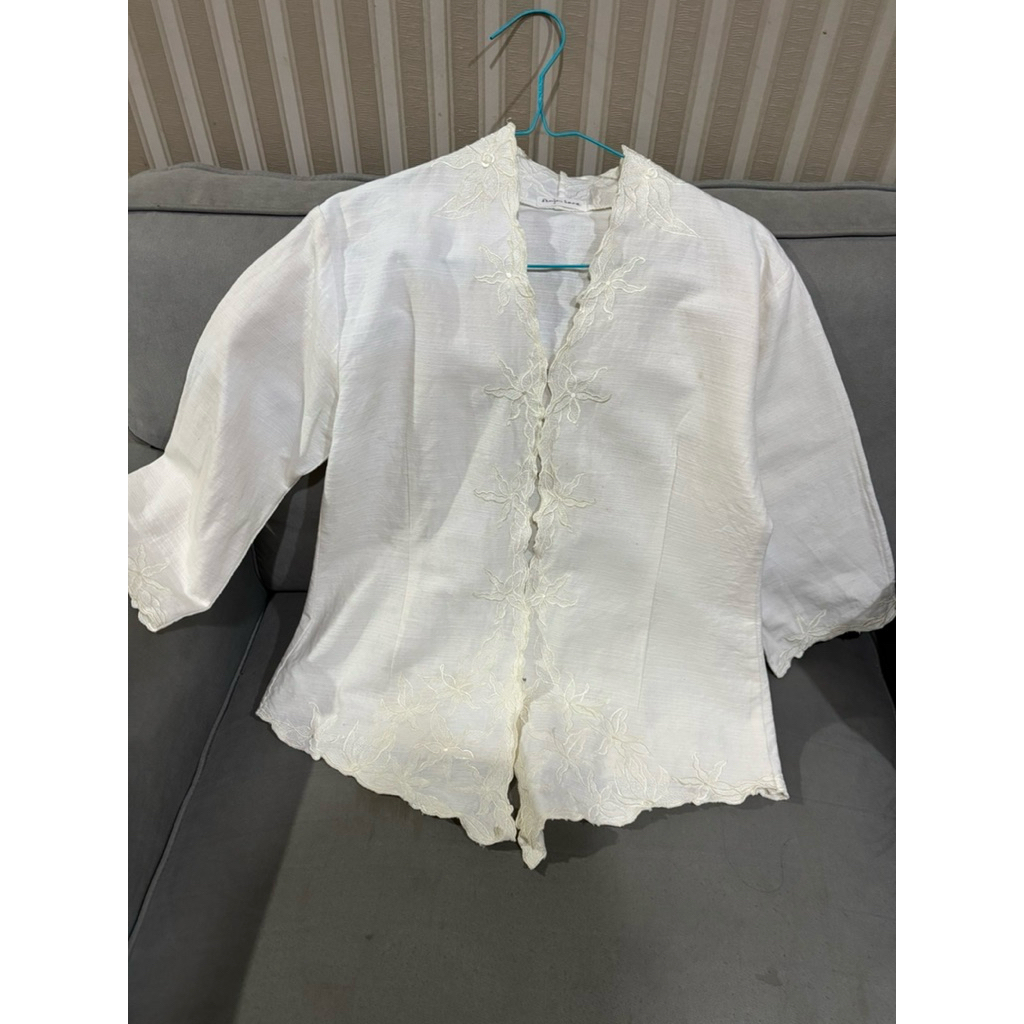 Senja Sore Studio Kenanga Kebaya White