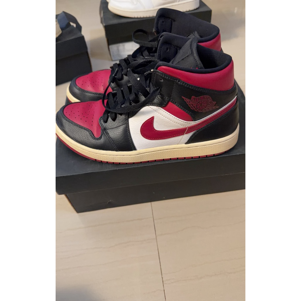 Preloved Sepatu Air Jordan 1 Mid Bekas Original