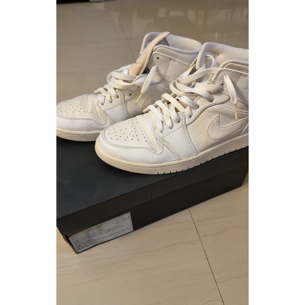 Preloved Sepatu Air Jordan 1 Mid Bekas Original