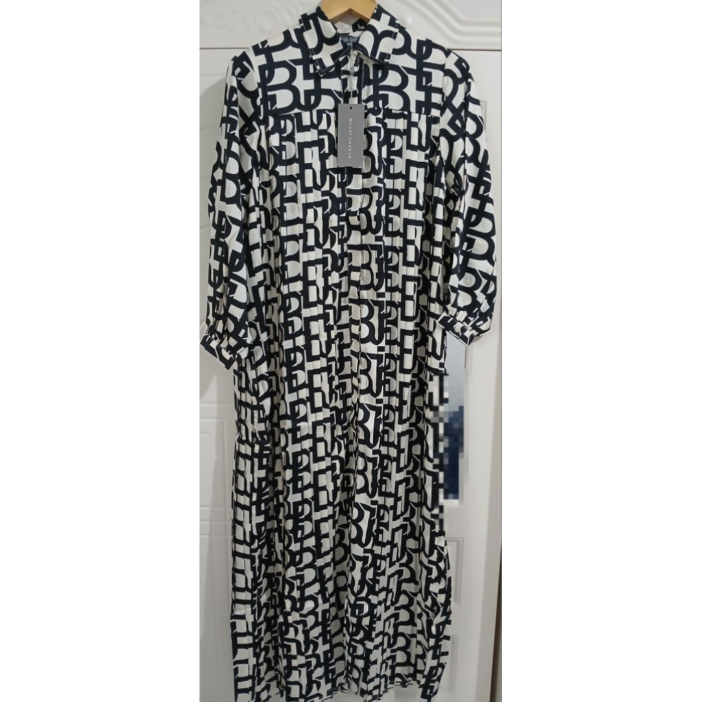 Benang jarum monogram dress