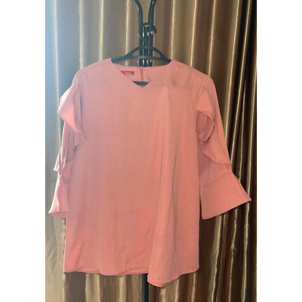 preloved blouse dauky pink ruffle