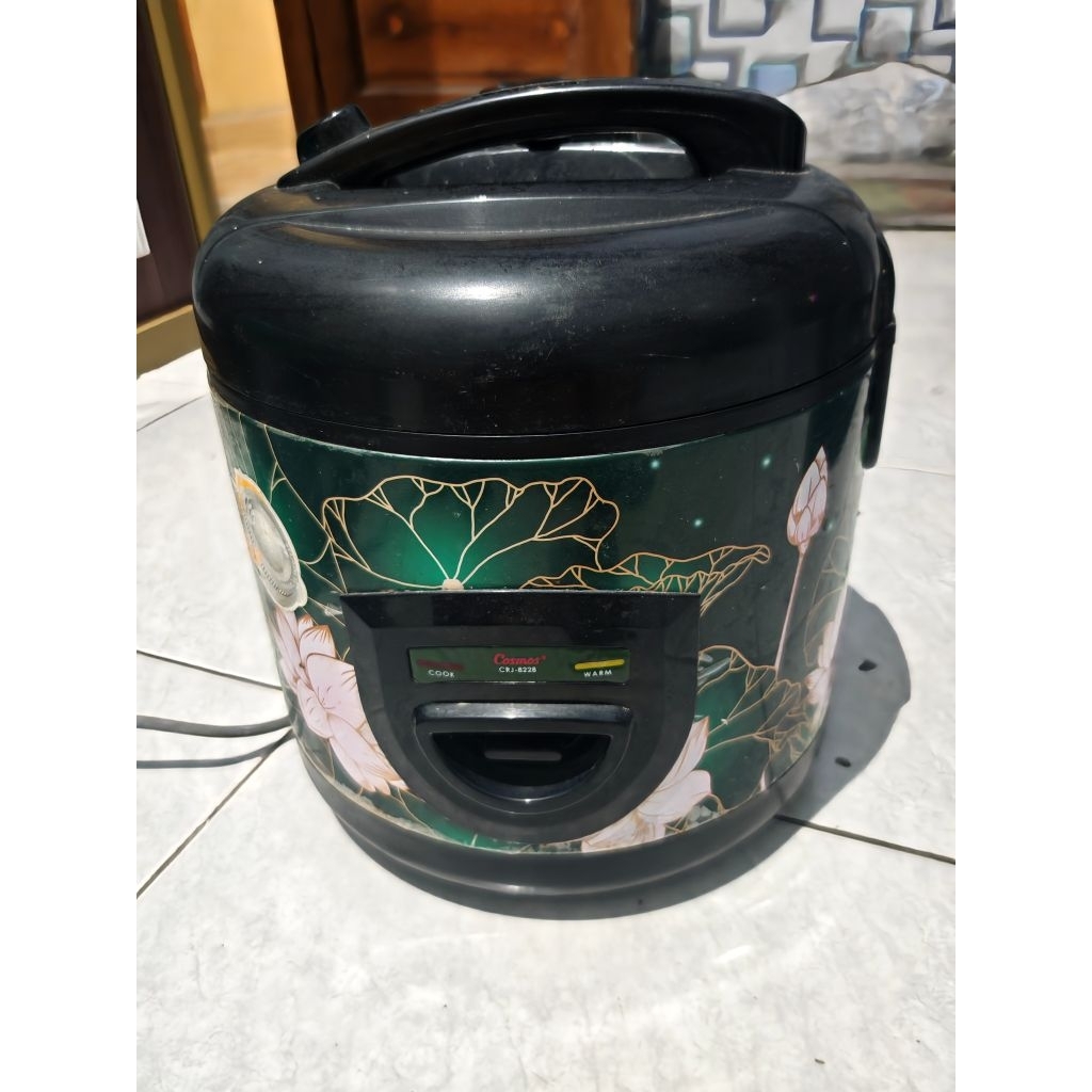 Rice Cooker Merk Cosmos CRJ8228B Tanpa Box Bekas