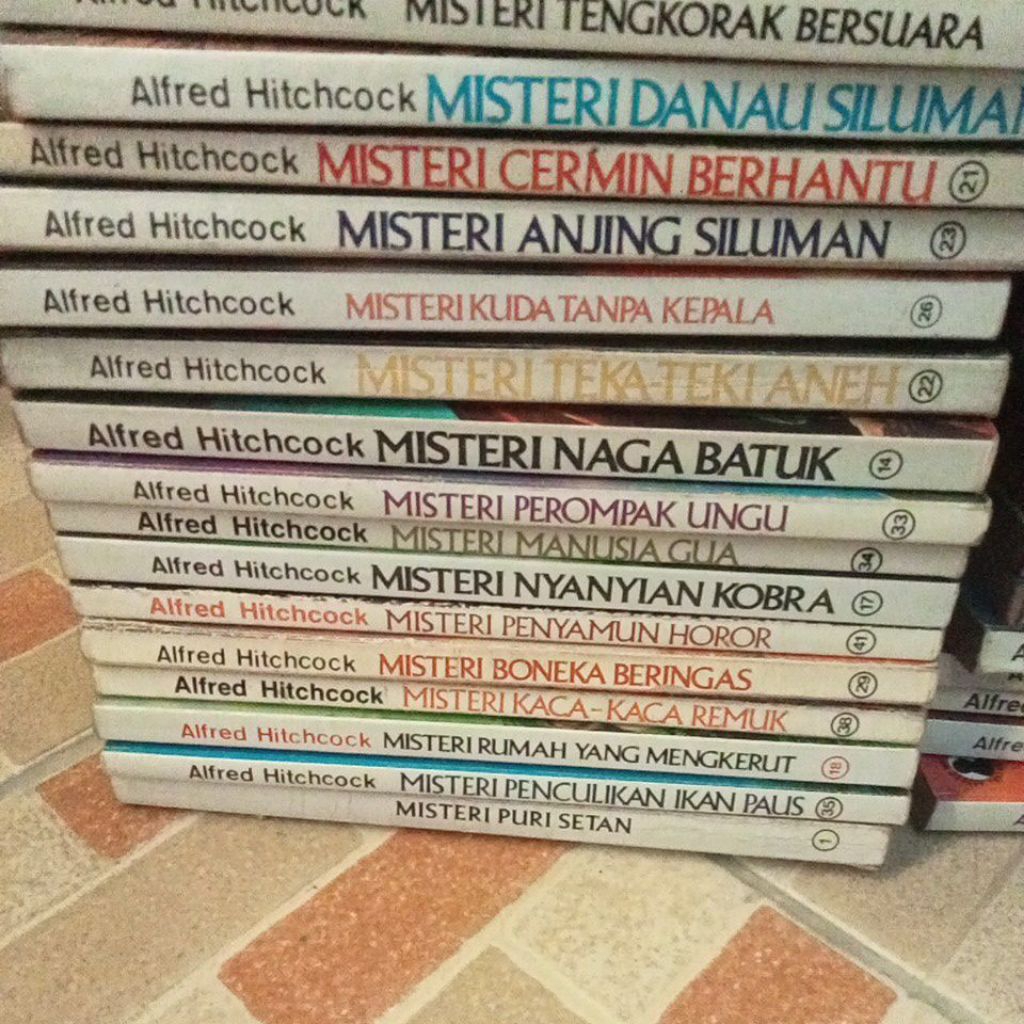 Novel Alfred hitchcock dan trio detektif