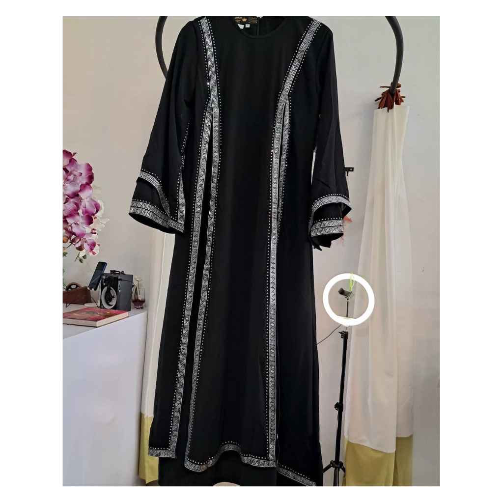 Abaya hitam List silver